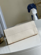 Sac LV Onthego MM 35, garniture en cuir de vachette crème 