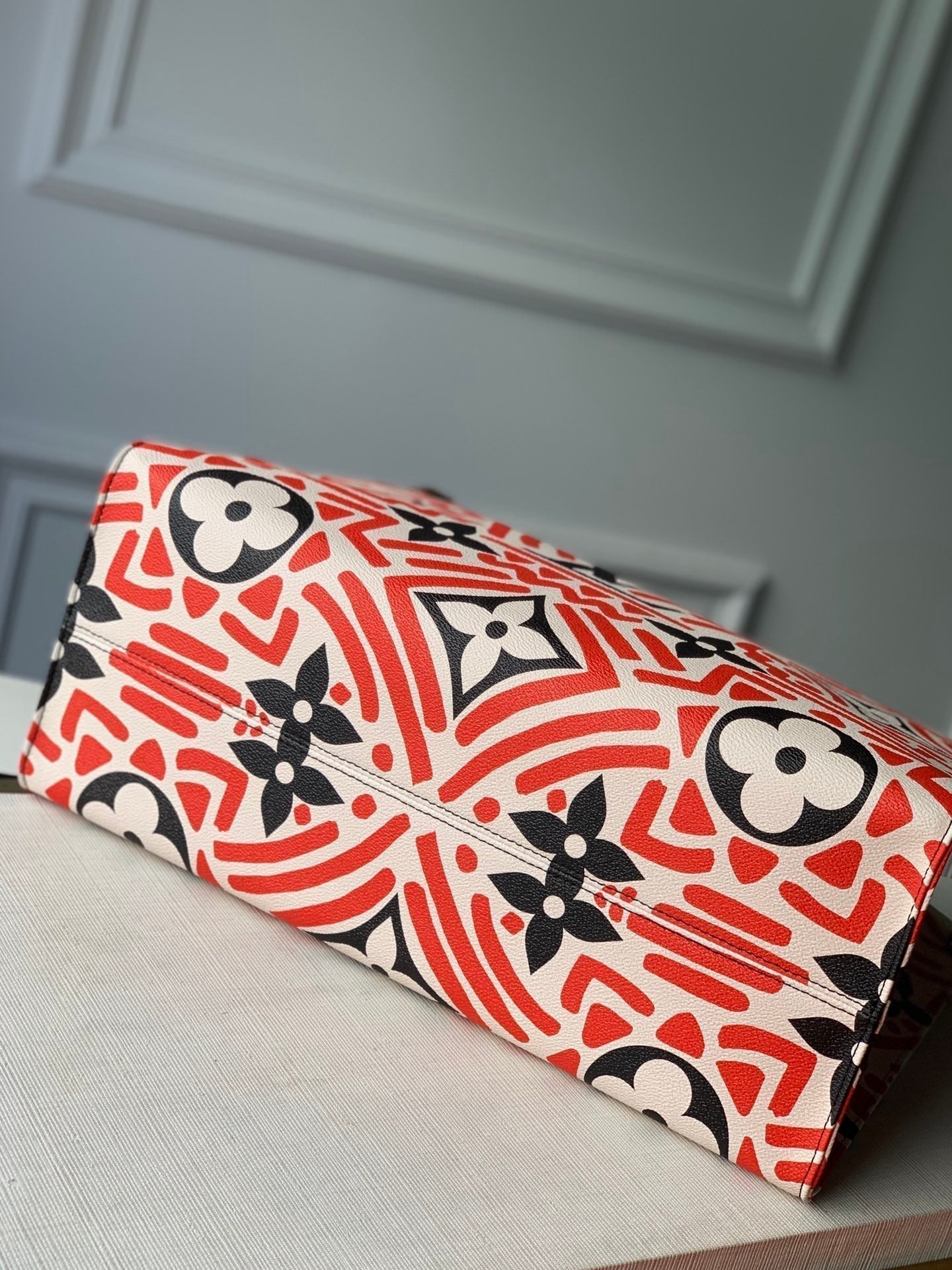 LV CRAFTY ONTHEGO GM CRÈME ET MONOGRAMME ROUGE TOILE GÉANTE