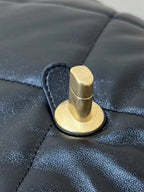 Sac à dos CC 19 26 cm en cuir de chèvre noir avec fermetures dorées