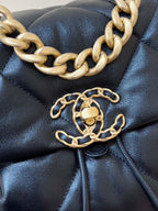 Sac à dos CC 19 26 cm en cuir de chèvre noir avec fermetures dorées