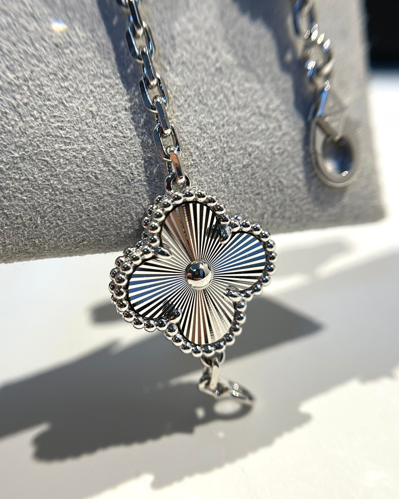 [⭐Shinejoy] クローバー 5モチーフ レーザーブレスレット コレクション