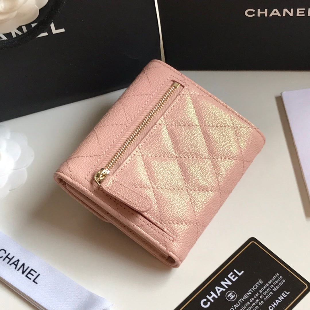 PORTE-CARTES À RABAT CC 11,5 cm ROSE PÂLE CUIR DE VEAU GRAINÉ ICÔNE DORÉE