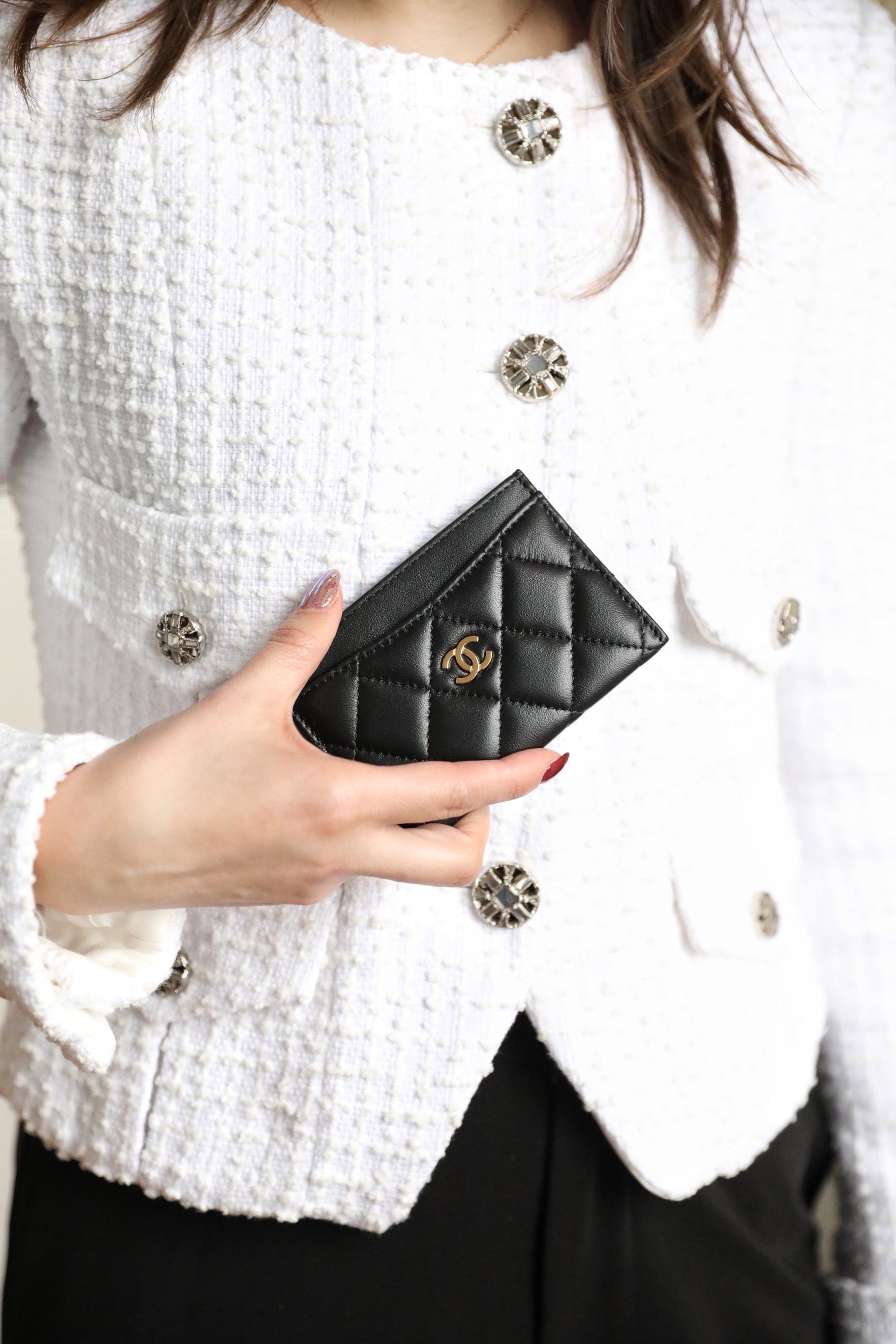 PORTE-CARTES CC 11 EN CUIR DE VEAU NOIR AVEC ICÔNE OR