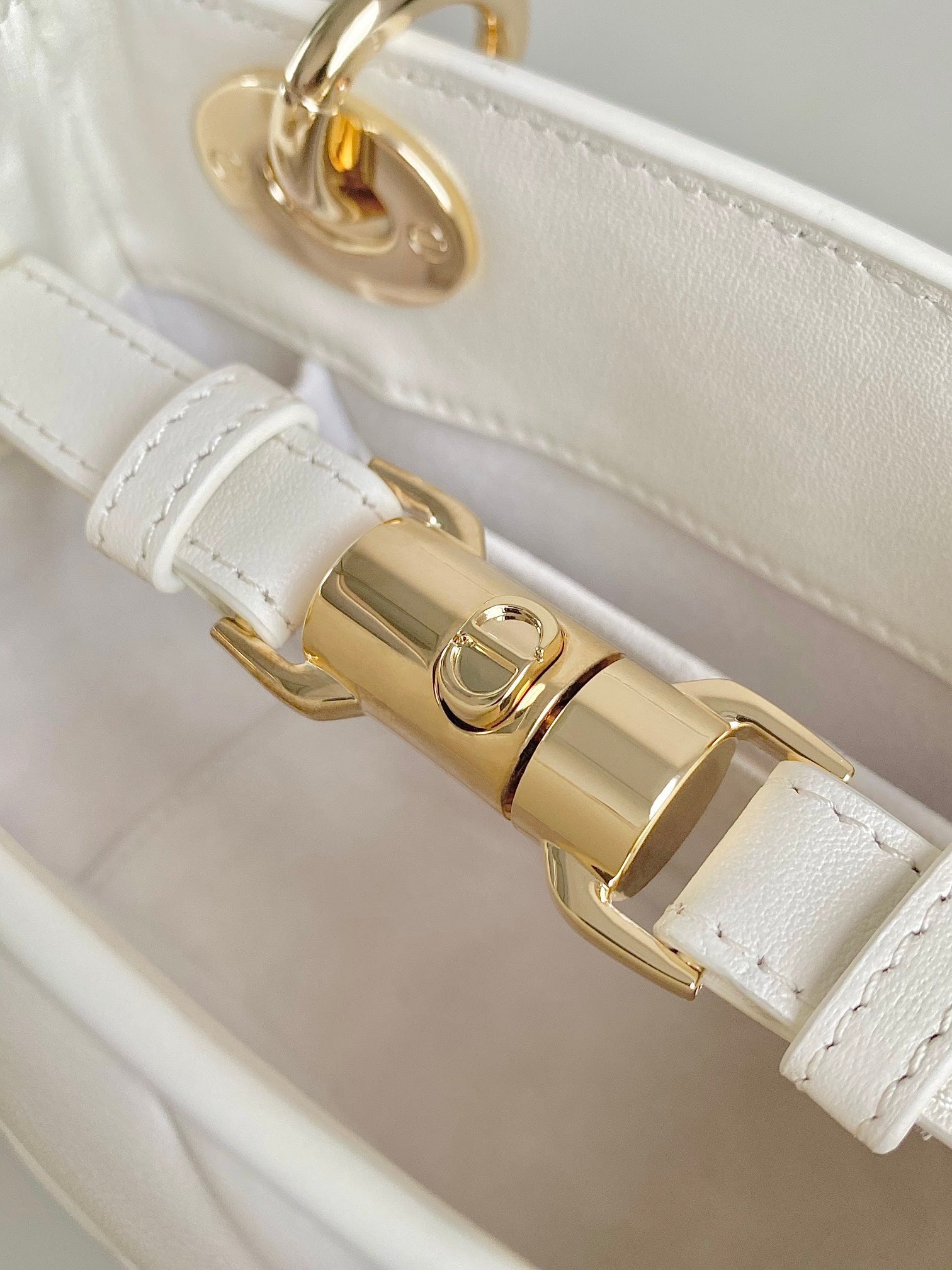 MINI LADY 19 EN CUIR D'AGNEAU BLANC