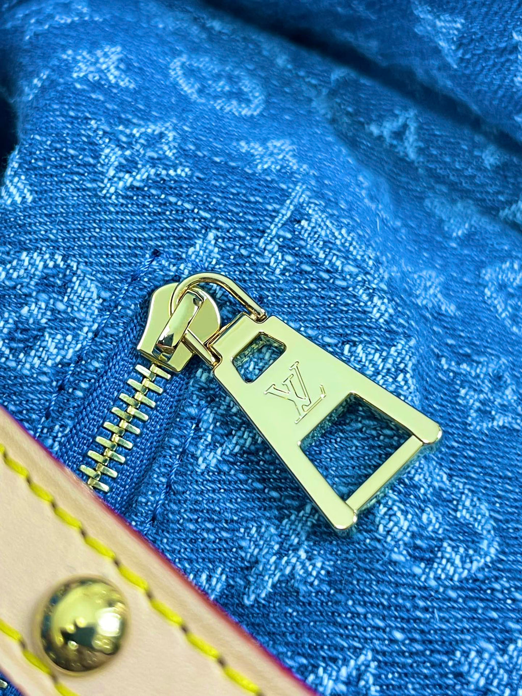 ONTHEGO 35 EN DENIM MONOGRAMME BLEU