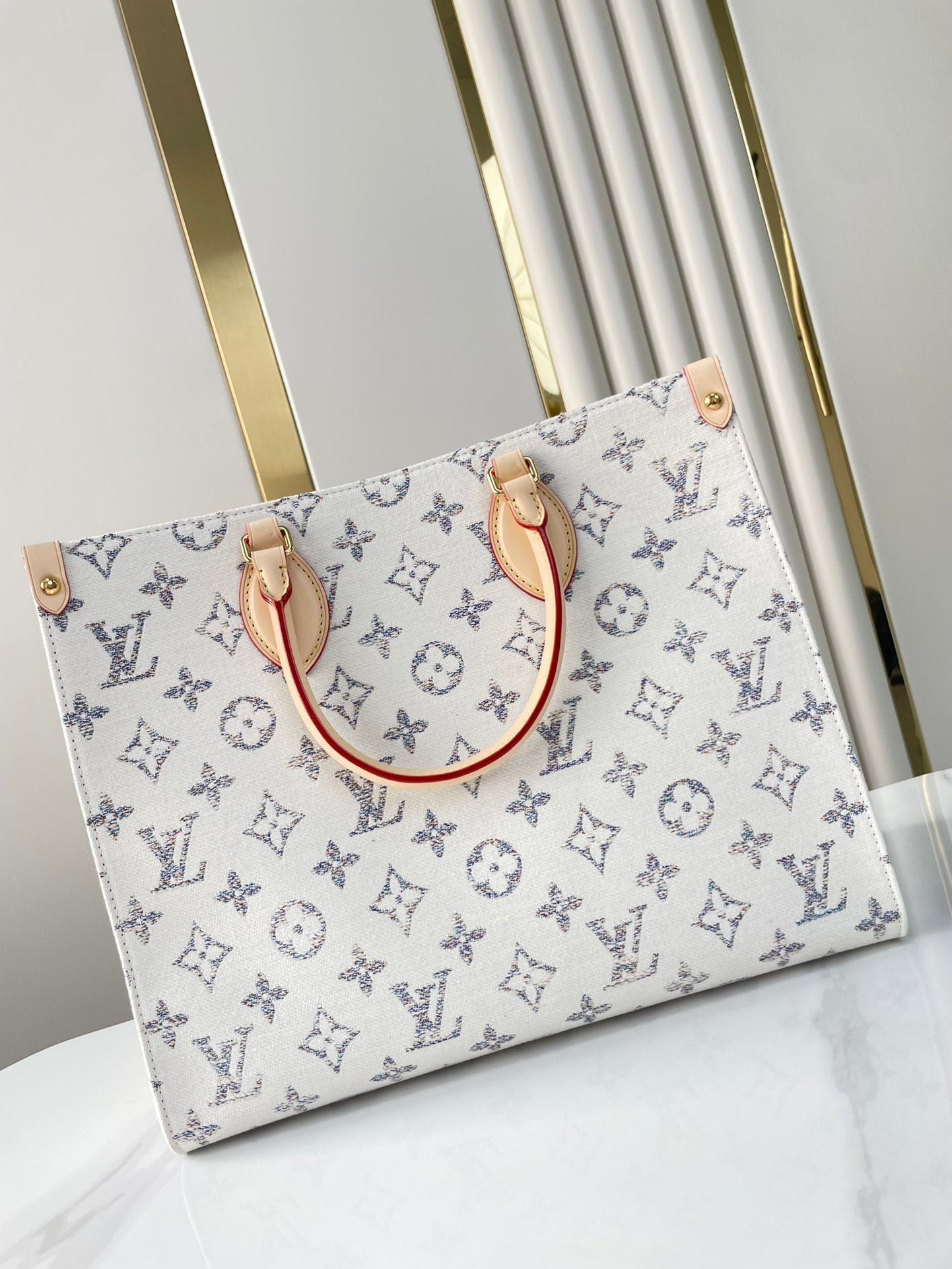 ONTHEGO MM 35 EN TISSU JACQUARD MONOGRAMME BLANC