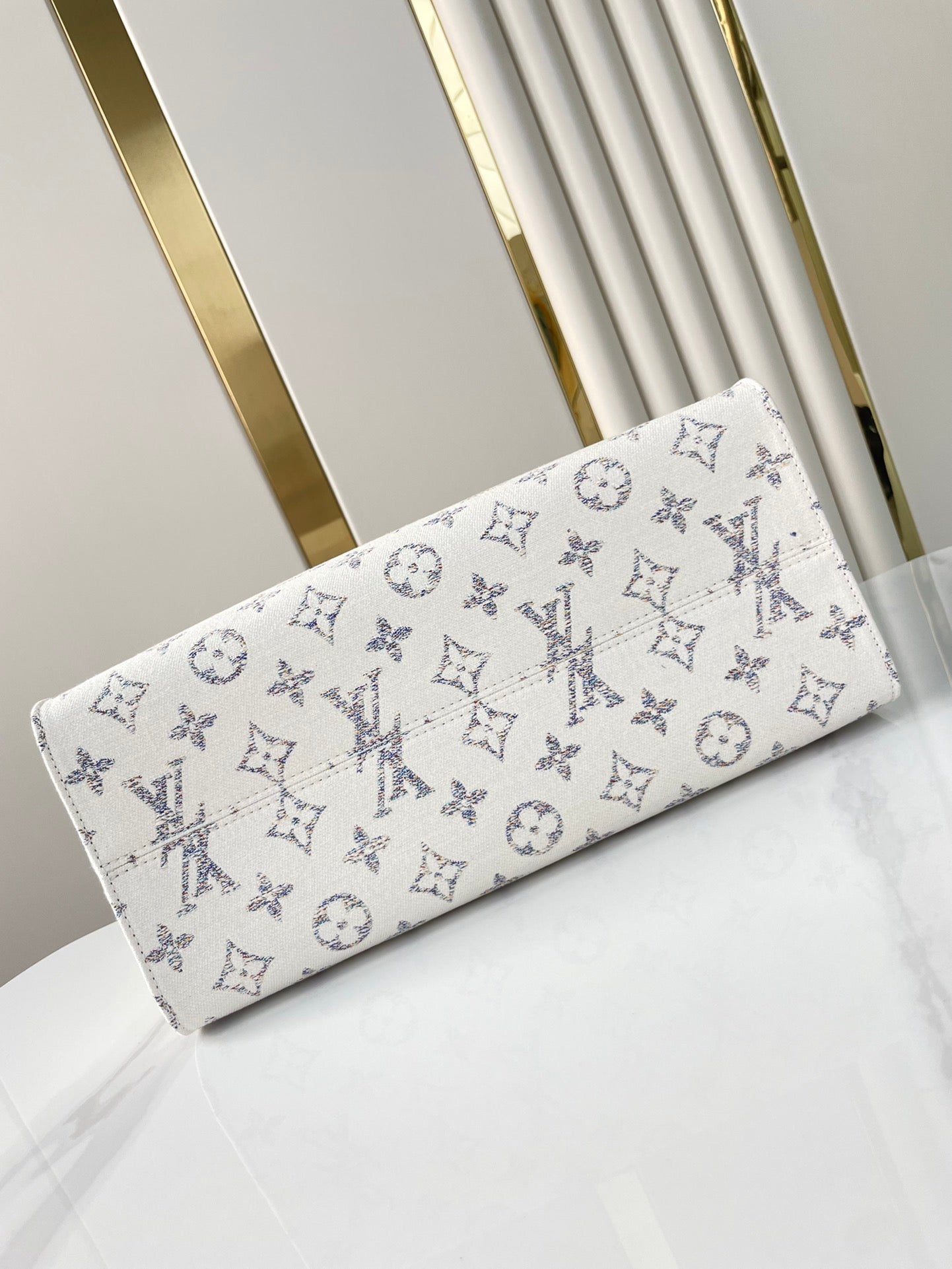 ONTHEGO MM 35 EN TISSU JACQUARD MONOGRAMME BLANC