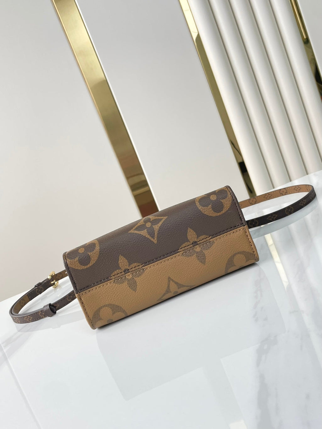 TOILE ONTHEGO BB 18 EN MONOGRAMME MARRON ET MONOGRAMME INVERSE