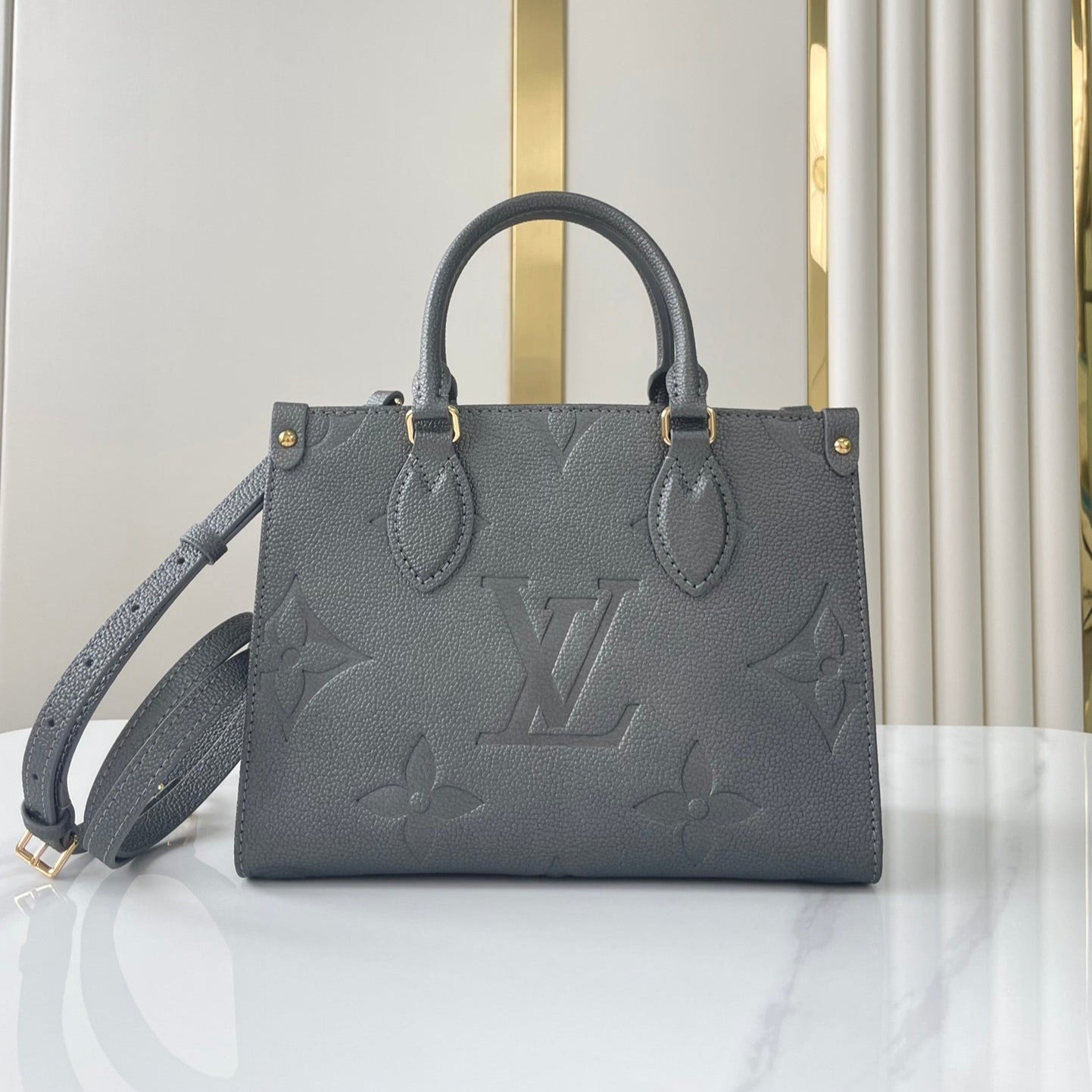 ONTHEGO PM 25 EN CUIR DE VEAU GAUFRÉ MÉTALLISÉ