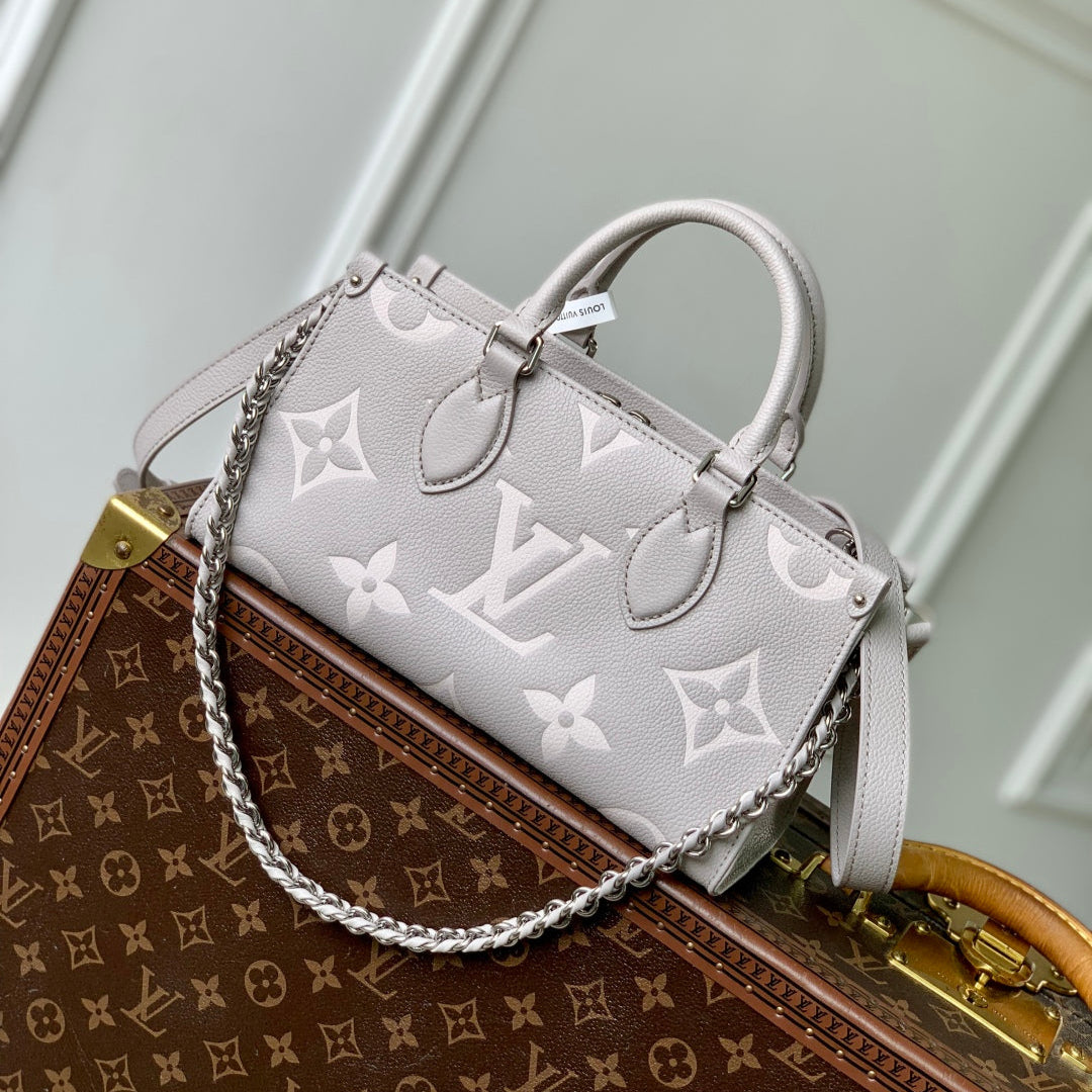 Sac ONTHEGO East West 25 en cuir Empreinte monogrammé bicolore