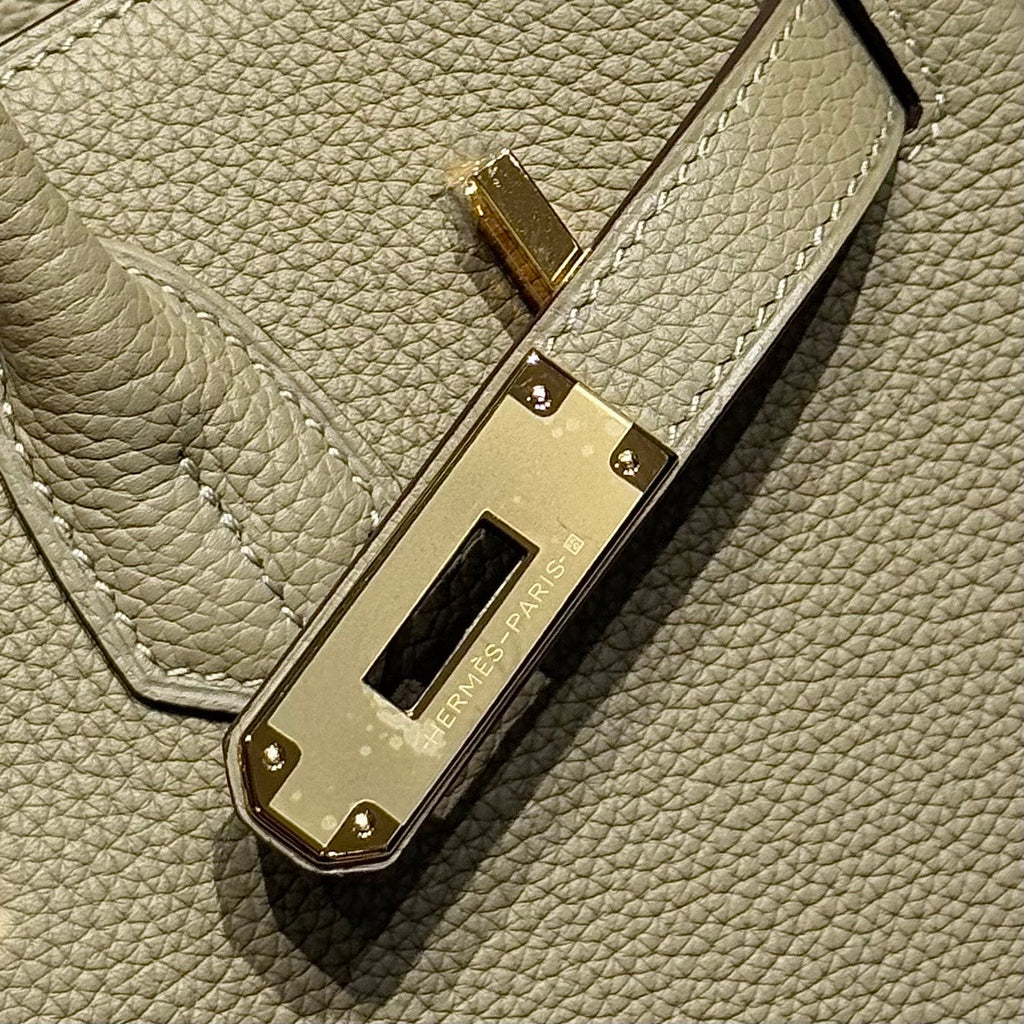 25S HERMES BIRKIN 30 EN CUIR DE VEAU GRIS CROMWELL AVEC FERMOIRS DORÉS