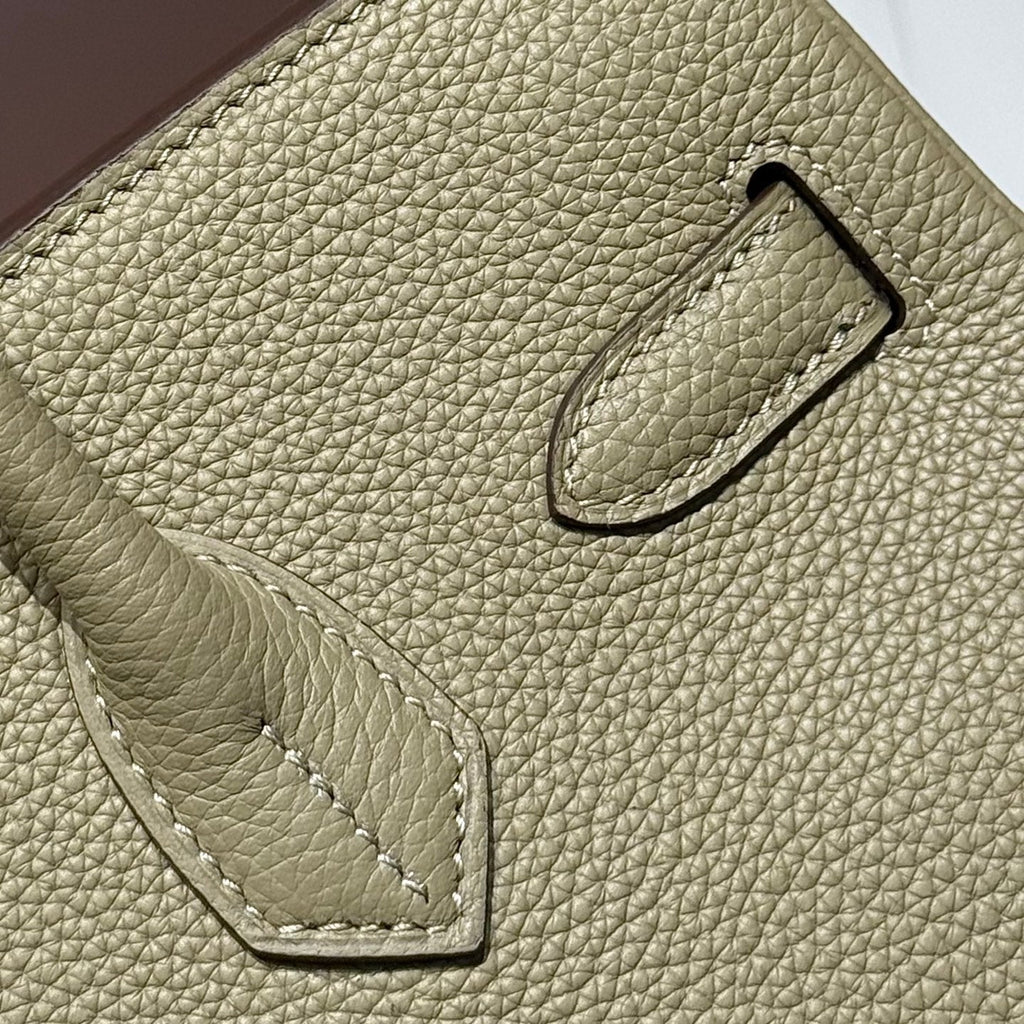 25S HERMES BIRKIN 30 EN CUIR DE VEAU GRIS CROMWELL AVEC FERMOIRS DORÉS