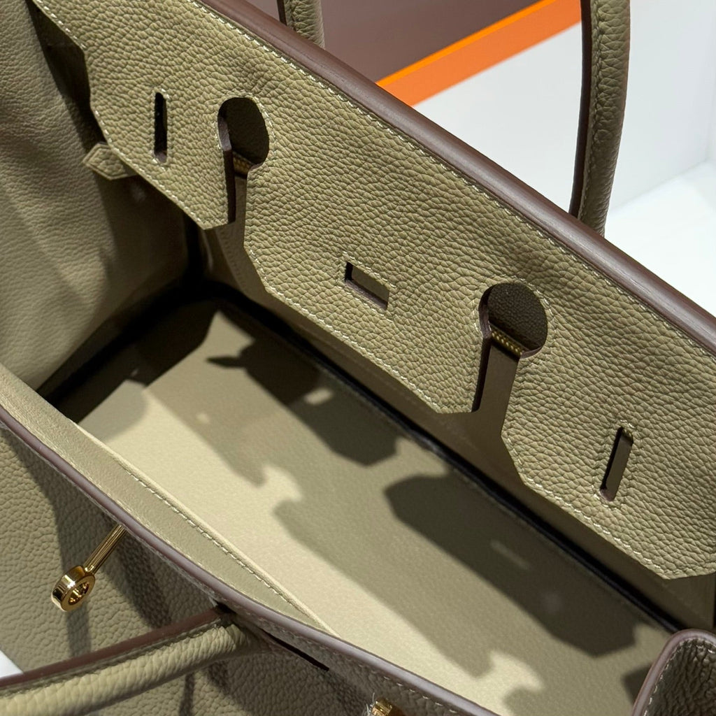 25S HERMES BIRKIN 30 EN CUIR DE VEAU GRIS CROMWELL AVEC FERMOIRS DORÉS