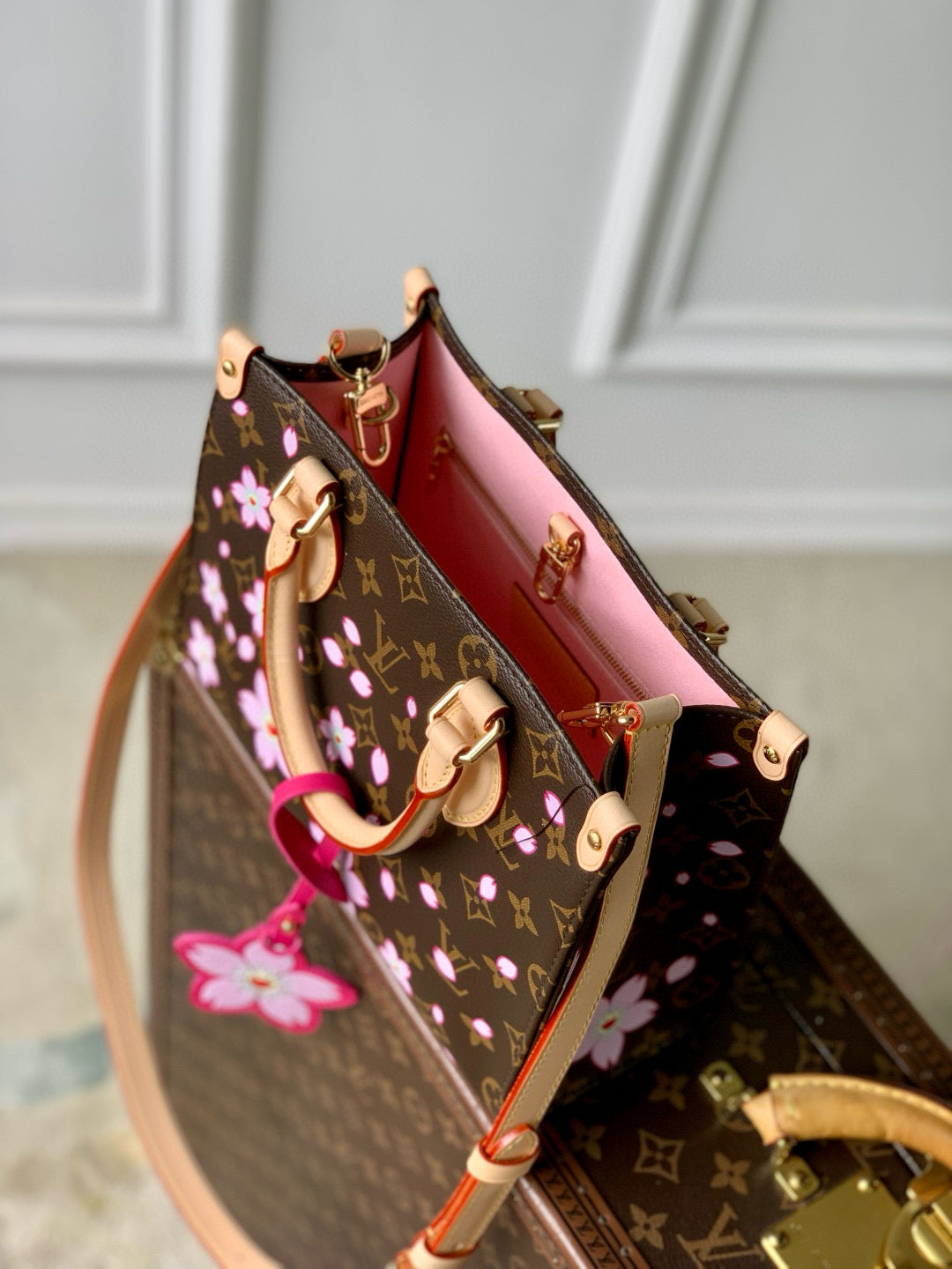 ONTHEGO PM FLEUR DE CERISIER EN TOILE ENDUITE MONOGRAMME BRUN SAKURA