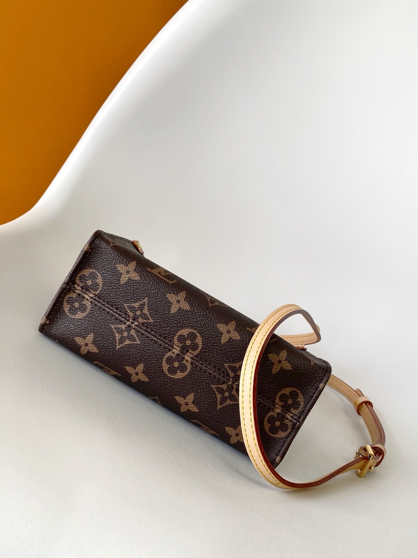 SAC PANDA ONTHEGO 18 POUCES EN TOILE ENDUITE MONOGRAMME MARRON