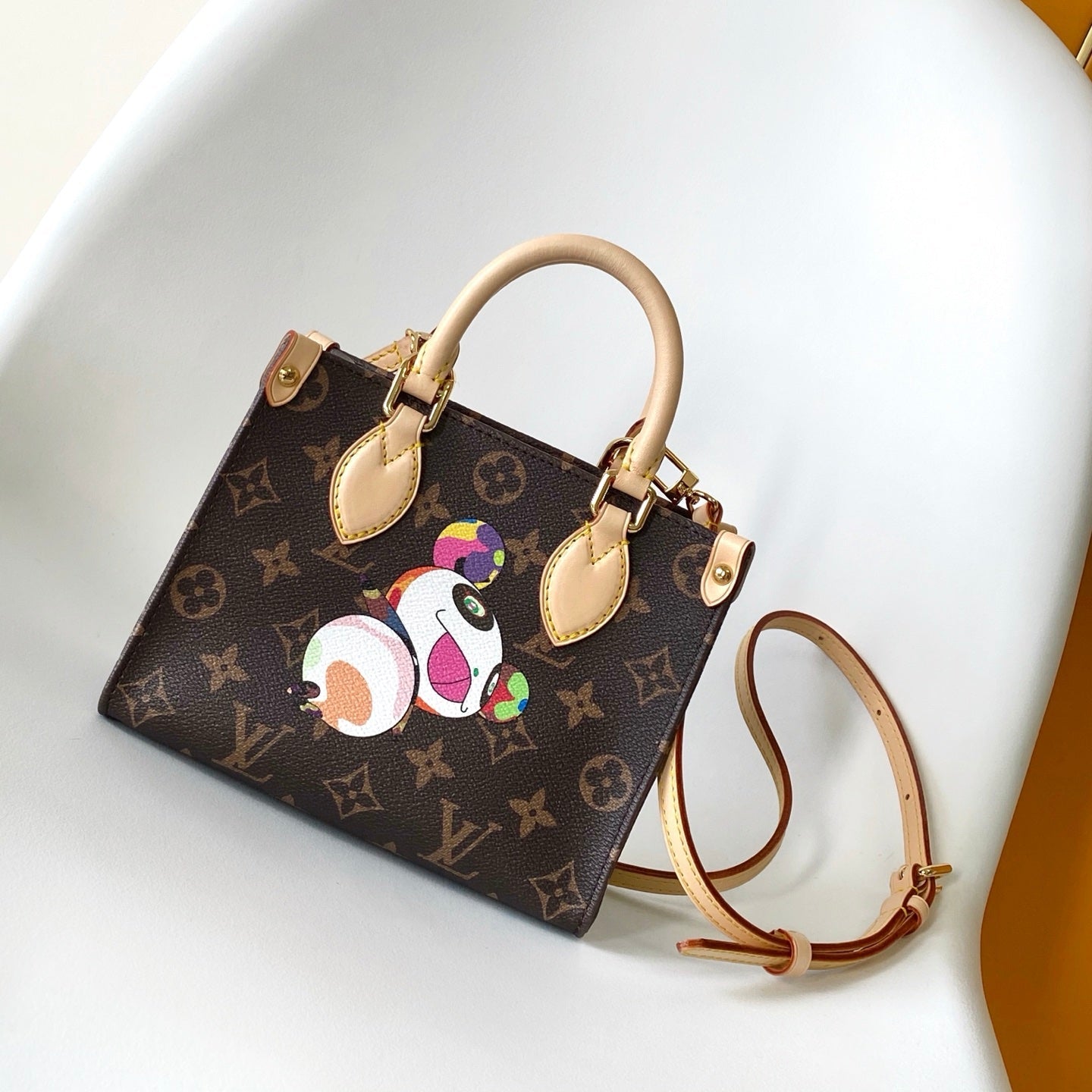 SAC PANDA ONTHEGO 18 POUCES EN TOILE ENDUITE MONOGRAMME MARRON