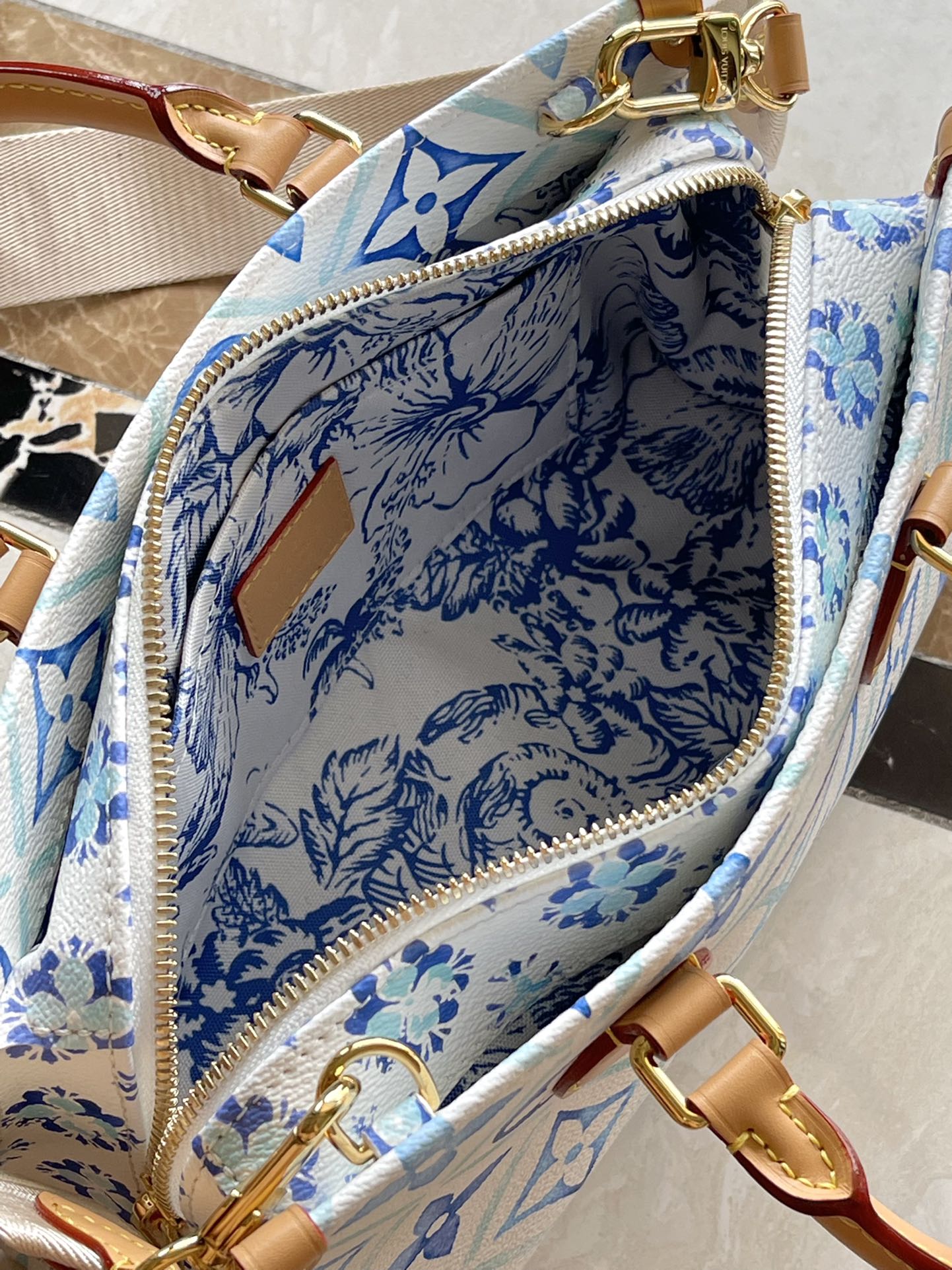 TOILE ONTHEGO EST OUEST 25 EN BLEU LAGON MONOGRAMME