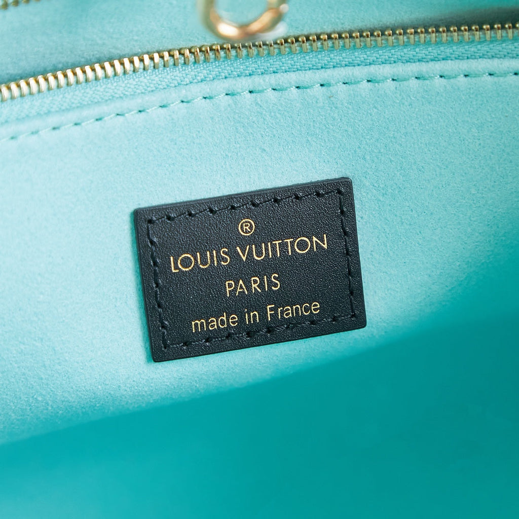 TOILE MONOGRAMME ONTHEGO PM 25 MARRON EN FORME DE CANARD