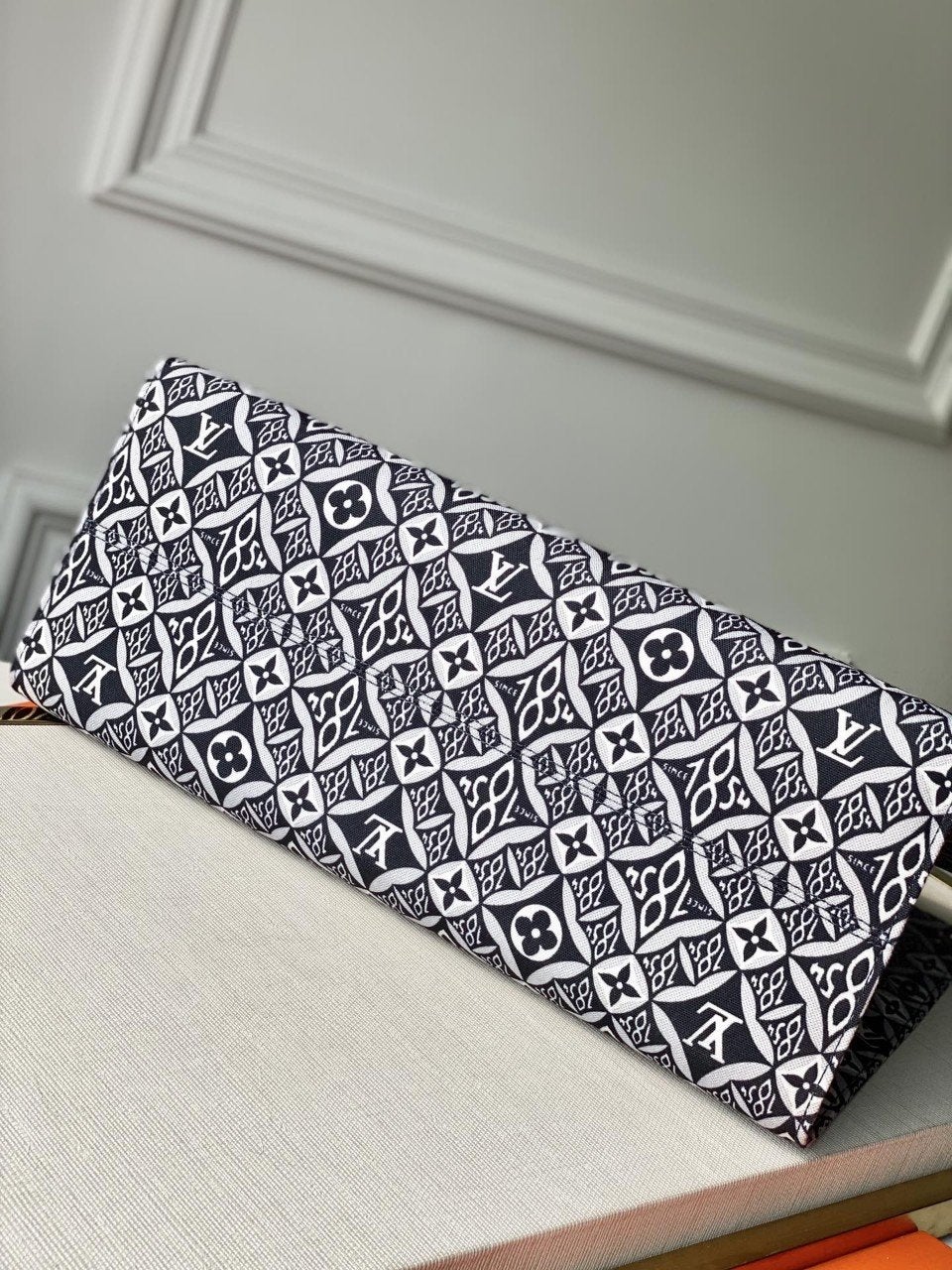 LV DEPUIS 1854 ONTHEGO GM TEXTILE GRIS