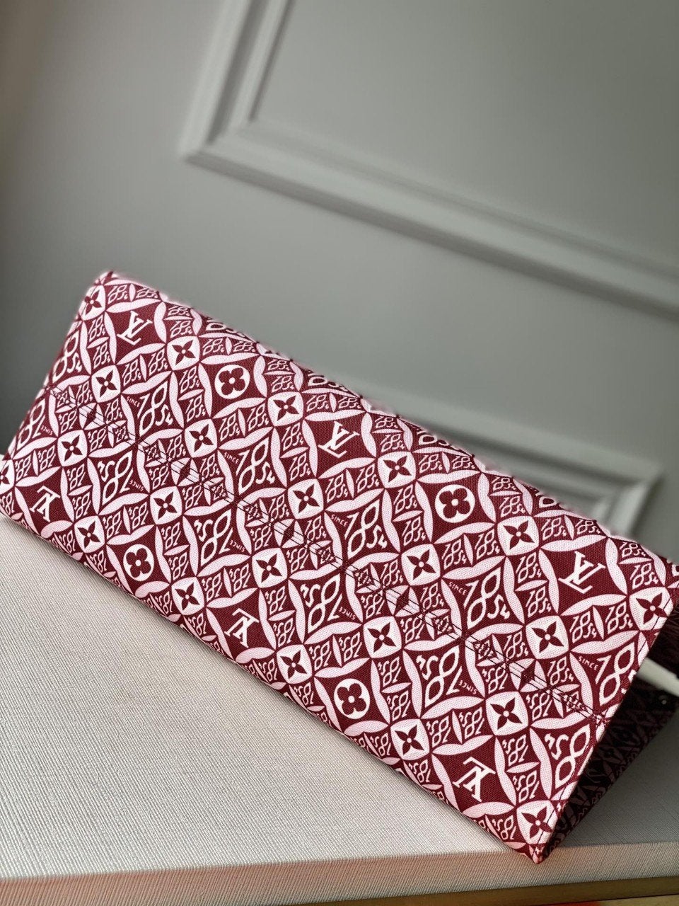 LV DEPUIS 1854 ONTHEGO GM TEXTILE ROUGE BORDEAUX